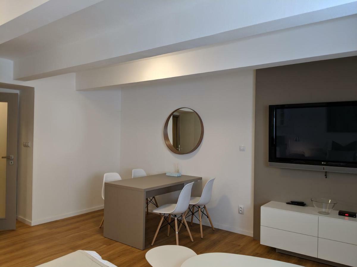 Ap 1 - Apartments 4U Brezinova "Overnight Simply" Hradec Kralove Exterior foto