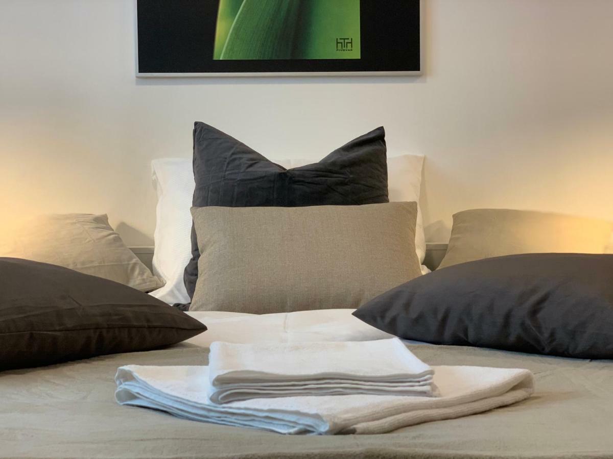 Ap 1 - Apartments 4U Brezinova "Overnight Simply" Hradec Kralove Exterior foto