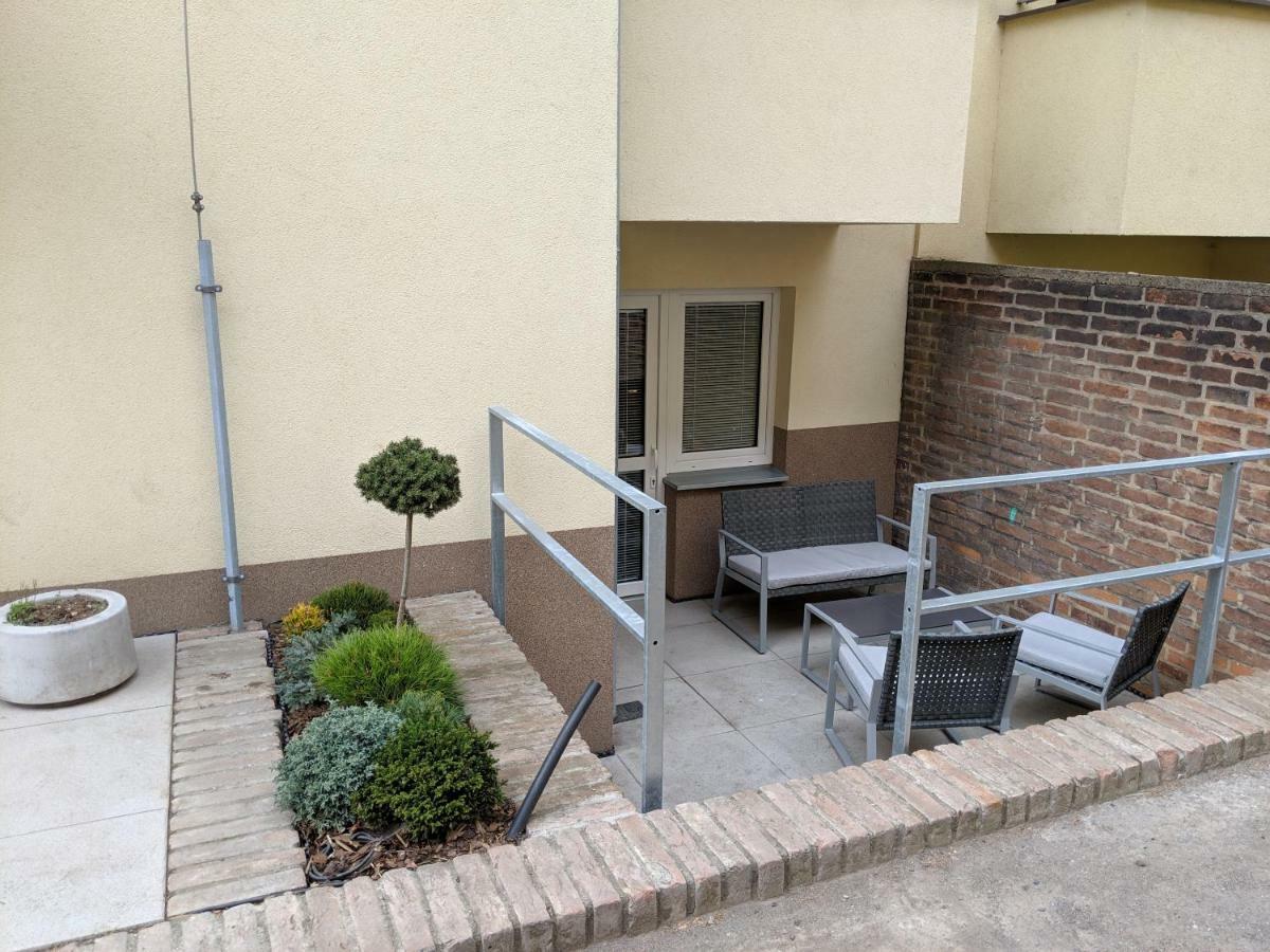 Ap 1 - Apartments 4U Brezinova "Overnight Simply" Hradec Kralove Exterior foto