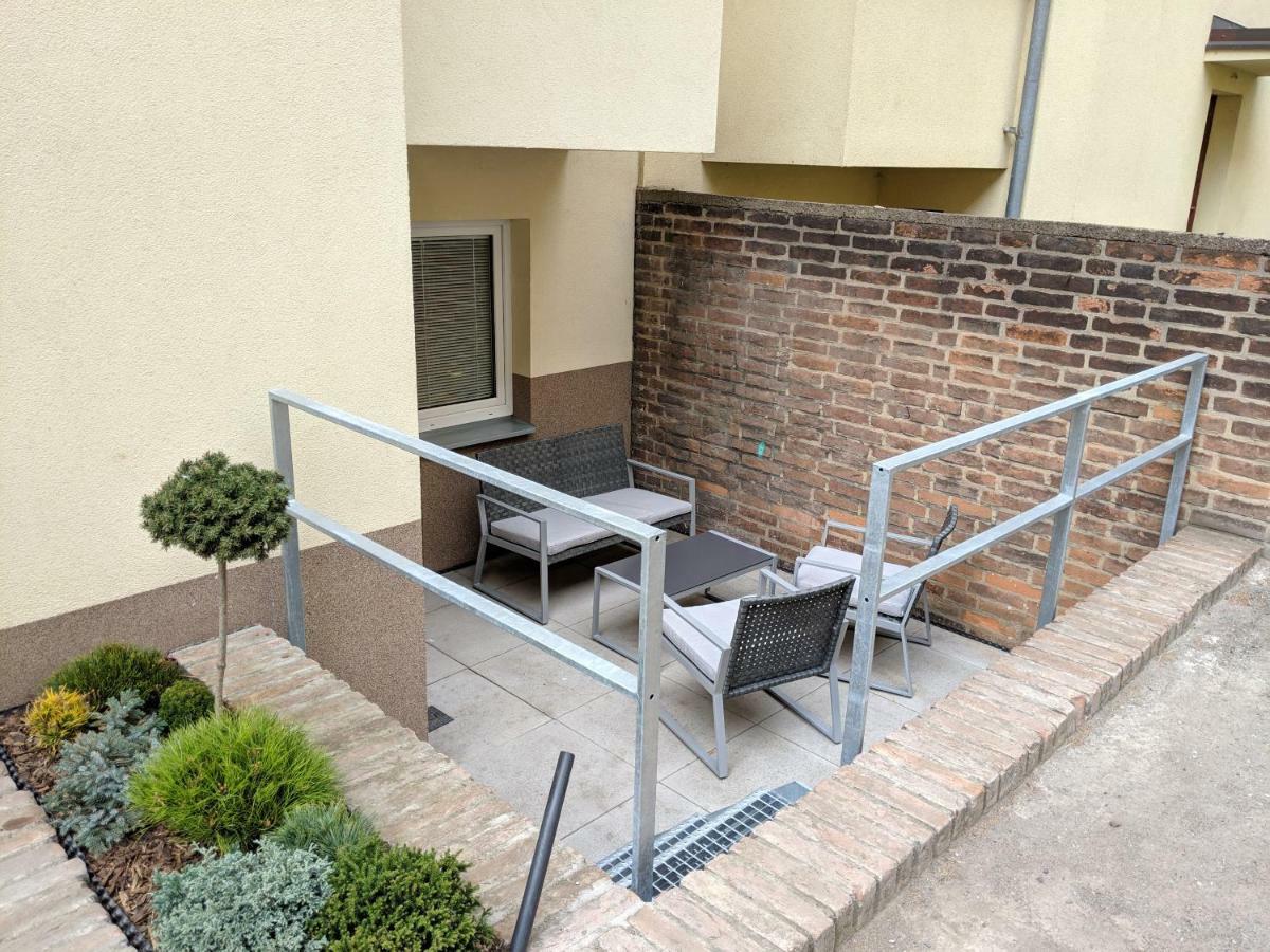 Ap 1 - Apartments 4U Brezinova "Overnight Simply" Hradec Kralove Exterior foto