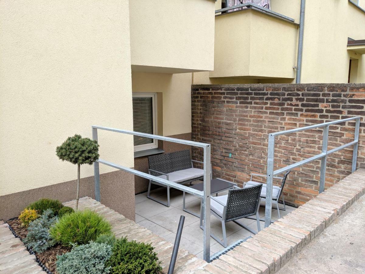 Ap 1 - Apartments 4U Brezinova "Overnight Simply" Hradec Kralove Exterior foto