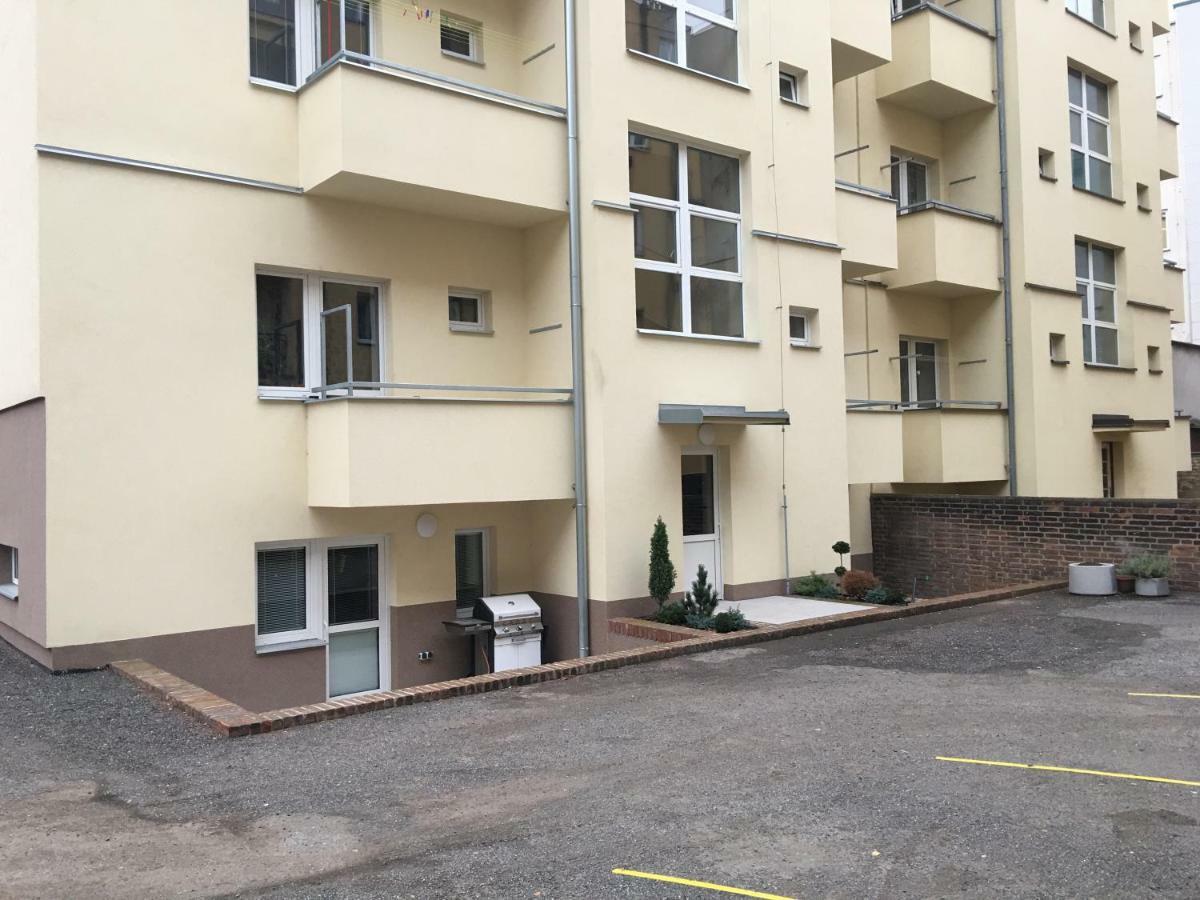 Ap 1 - Apartments 4U Brezinova "Overnight Simply" Hradec Kralove Exterior foto
